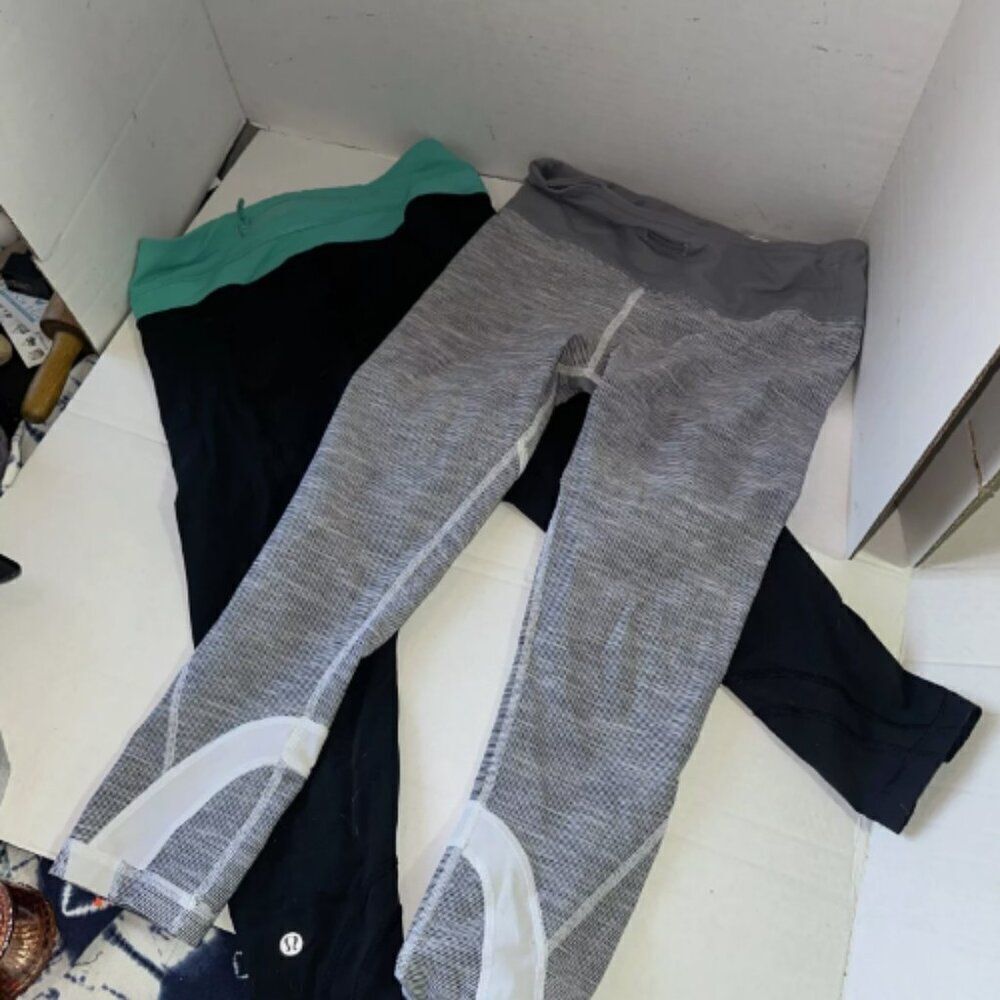 Lululemon Capri Legging Yoga Pants Navy Striped Women's Size 6 Lot Of 2